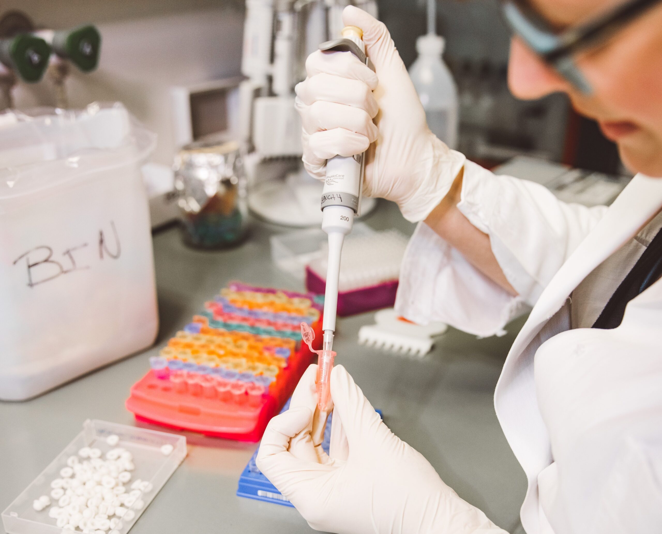 DNA analysis in the lab at RMCA